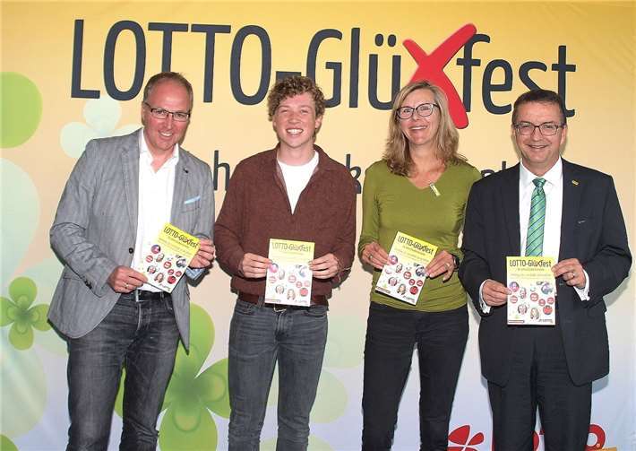 Auf den ersten Tag der offenen Tür von Lotto RLP freuen sich: Clemens Buch (Pressesprecher Lotto), Max Aschenbrenner (Koblenzer Jugendtheater), Jutta Mannebach (Koblenzer Jugendtheater), und Jürgen Häfner (Geschäftsführer Lotto-Rheinland-Pfalz). Fotos: US