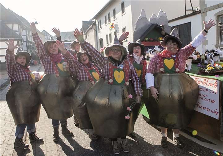 „Auf der Alm da gibt’s ka Sünd, weshalb wir heute in Bölingen sind“, läuteten die lustigen Kuhglocken durch das Tal.