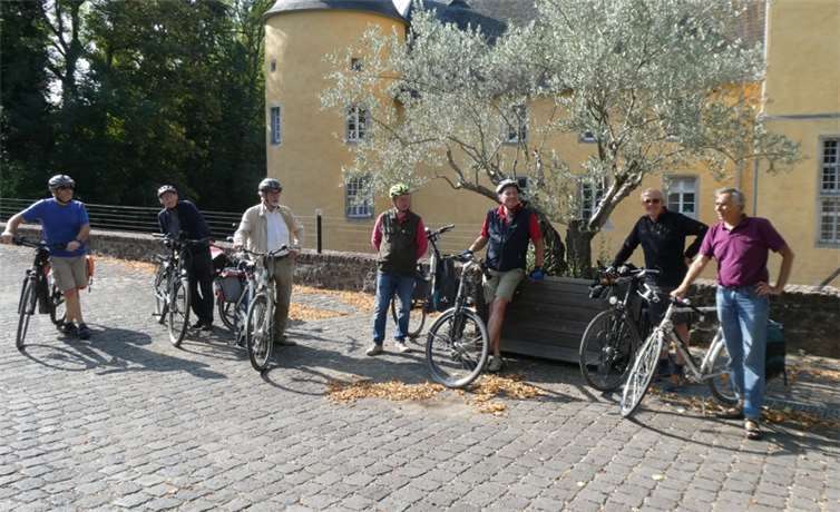 Auf der Apfelroute an der Burg Gudenau, Villip.Copyright: Andreas Owald, Bad Neuenahr-Ahrweiler