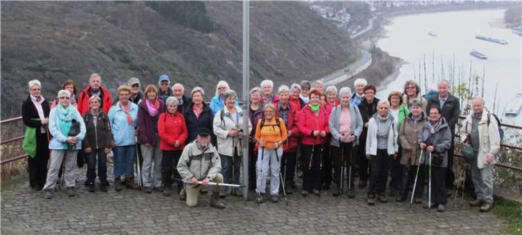Auf der Aussichtsplattform am Krahnenberg-Andernach legte die Gruppe eine erste Rast ein. privat