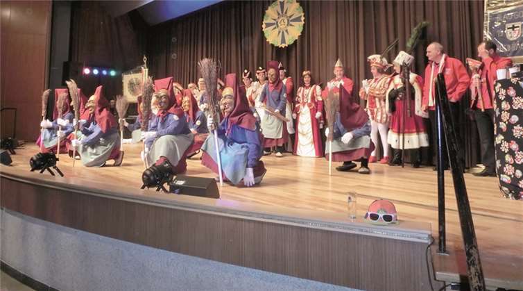 Unterwegs im Karneval mit den Schartenberghexen 