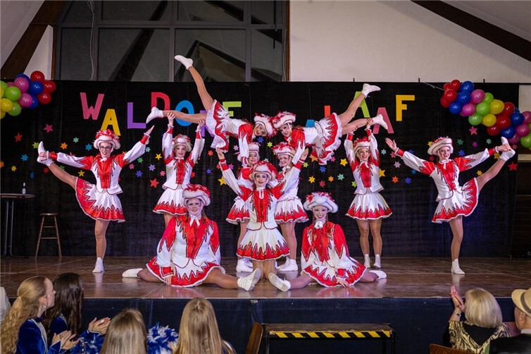 Auf der Bühne wurde eine geniale Show geboten.  Foto: Michael Schmitz