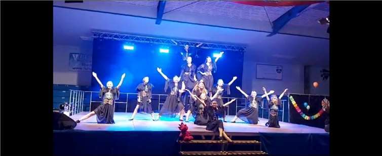 Auf der Bühne wurde eine tolle Show geboten.  Foto: privat