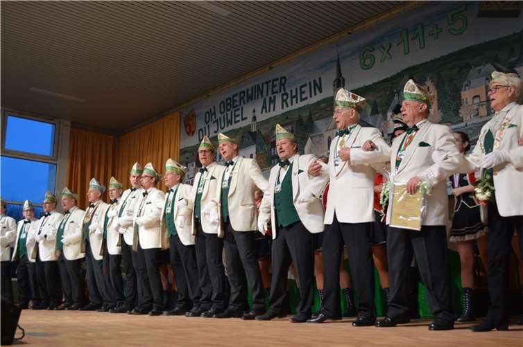 Auf der Bühne wurde gemeinsam geschunkelt.