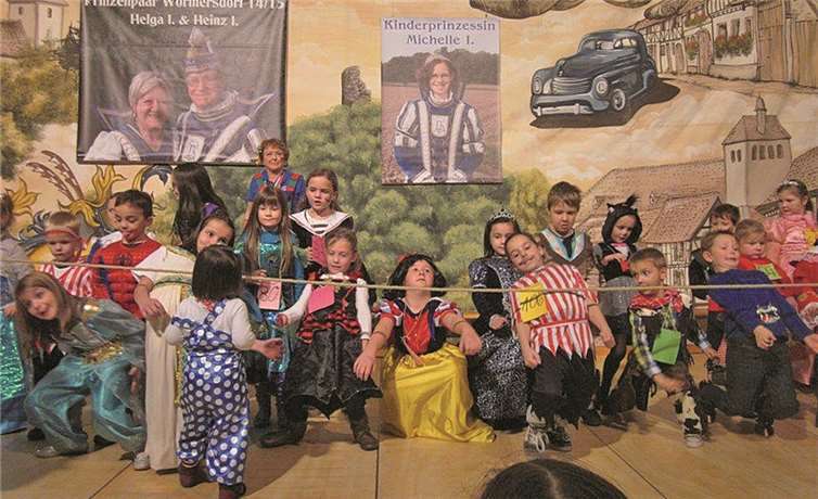 Auf der Bühne wurden Spiele gespielt und der Limbo getanzt.