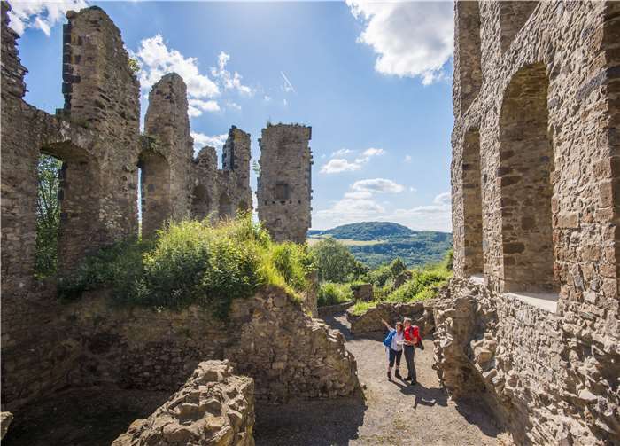 Auf der Burg Olbrück gibt es viel zu entdecken! Foto: Vulkanregion Laacher See, Kappest