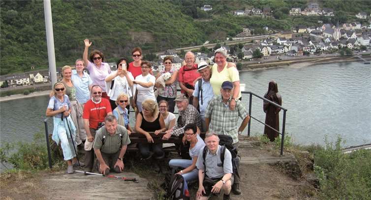 Auf der Fleckertshöhe war die Wandergruppe wieder vereint und genoss den Ausblick.  Privat
