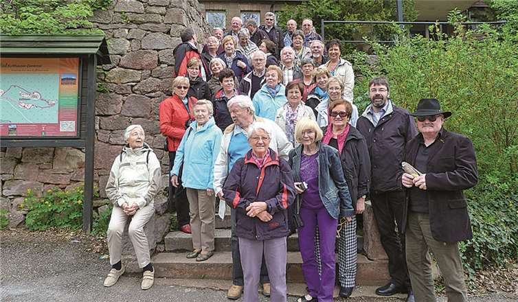 Auf der Heimreise und vor dem Aufstieg auf das Kyffhäuser-Denkmal gibt es noch ein Gruppenfoto zum Abschied.Ute Blitsch