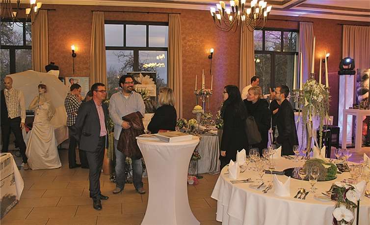 Auf der Hochzeitsmesse im Waldhotel wurden informative Gespräche geführt. WP