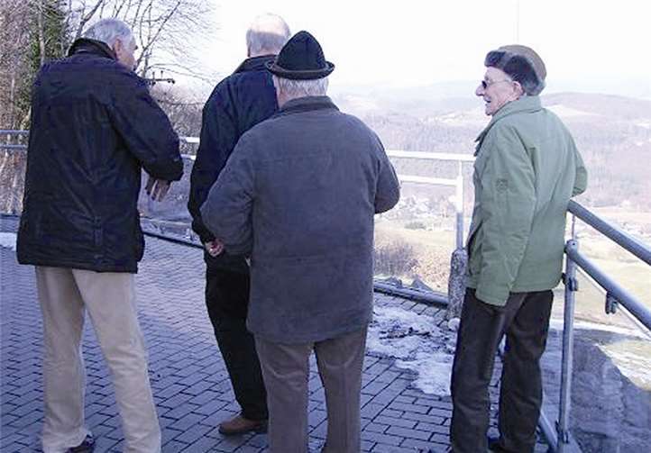 Auf der Höhe konnten die Sangesbrüder die weite Aussicht genießen. privat