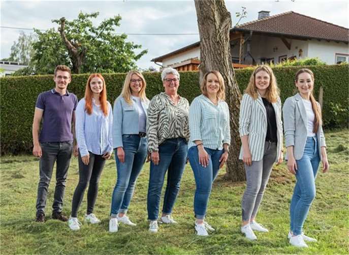 Auf der Jahreshauptversammlung wurde ein neuer Vorstand gewählt.  Fotos: Tanzcorps Rot-Weiß Vettelschoss