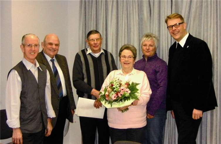 Auf der Jahreshauptversammlung wurden die langjährigen Sänger Sibille Schwiperich und Rudi Schwiperich für 60 und 65 Jahre aktiven Chorgesang geehrt. Privat