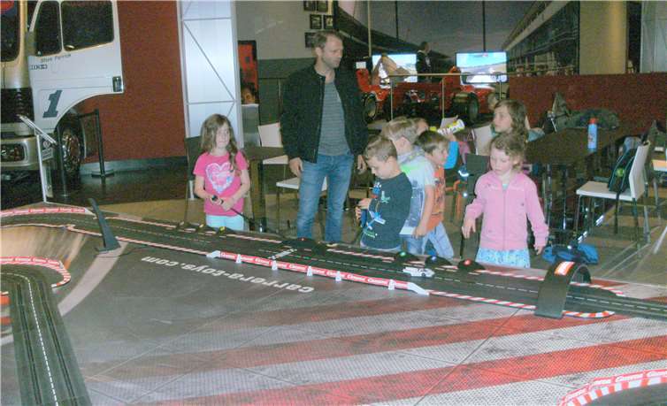Auf der Kartbahn konnten die Kinder fleißig üben.