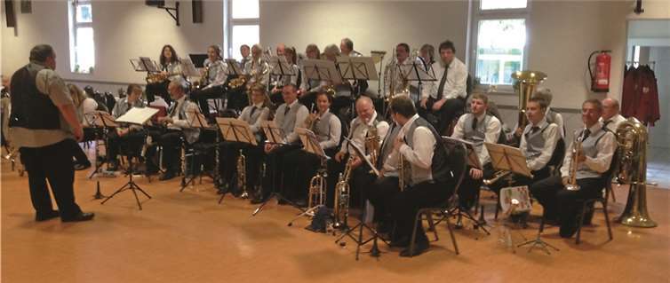 Auf der Kirmes in Unkelbach hatten die Burgbläser ihren großen Auftritt.privat