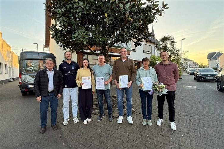 Auf der Mitgliederversammlung standen einige Ehrungen auf dem Programm (v.l.): Erwin Lötsch (Ehrenmitglied der HSG), Marvin Klaes (1. Vorsitzender), Carolina Heßler (15 Jahre), Michael Kruft (50 Jahre), Bernd Frorath (silberne Ehrennadel des HVR), Susanne Binnes (silberne Ehrennadel des HVR) und Dominik Stuntz (2. Vorsitzender).