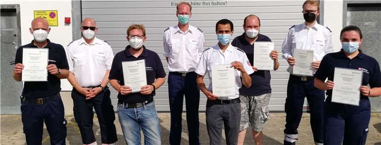 „Auf der Mitgliederversammlung wurden neue Führungskräfte berufen. - V.li. Sebastian Geintzer, Dr. Andreas Archut, Christian Löllgen, Magnus Freiherr von Canstein, Friederich-Salah Farah, Christoph Kümpel, Jan Schulz, Valeria Korth. Auf dem Bild fehlen: Arne König, Christian Schiffer.“Fotos: Möbus/Malteser