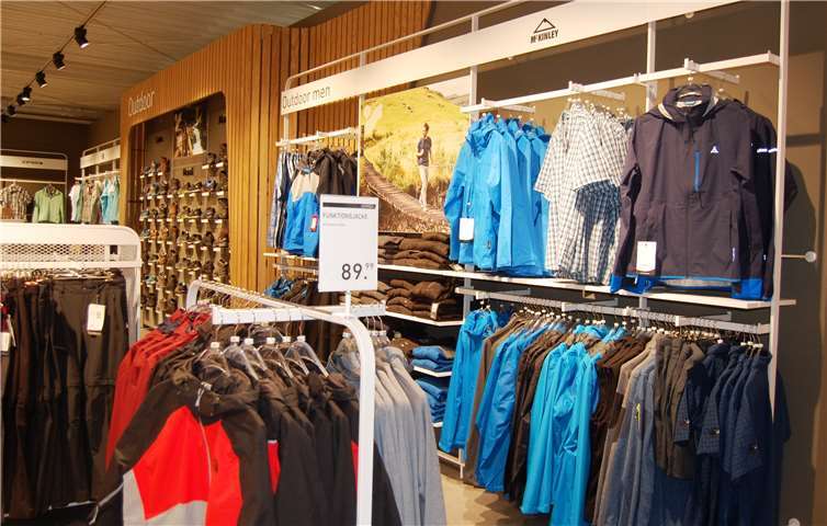 Auf der Outdoor-Bekleidung liegt auch ein Hauptaugenmerk.