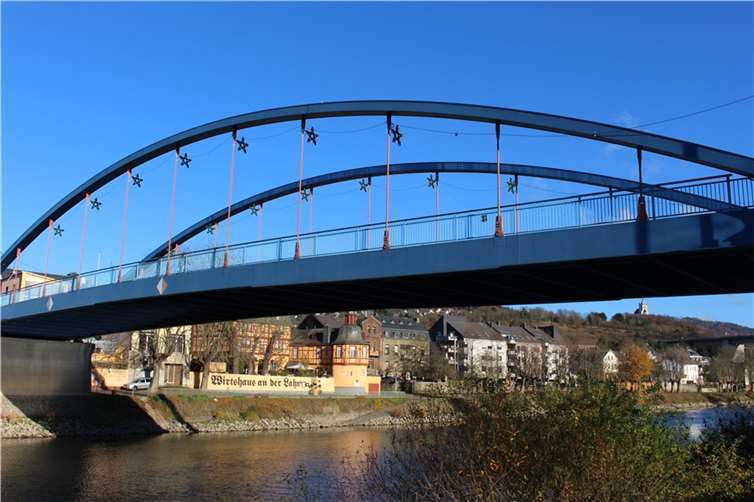Auf der Rudi-Geil-Brücke ist das Überholen einspuriger Zweiräder durch mehrspurige Kraftfahrzeuge seit Januar untersagt.  Foto: Eva Dreiser / Stadtverwaltung Lahnstein