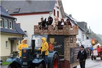Auf der Saffenburg ging es hoch her. Der Festwagen war eine Leihgabe aus Heimers...