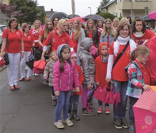 Auf der Weitersburger Kirmes trotzten die Möhnen dem Sudelwetter. privat