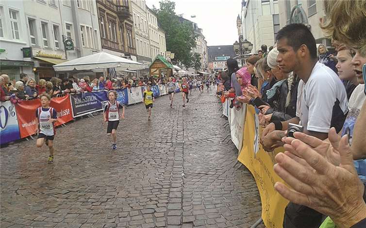 Auf der Zielgeraden die beiden TV Läufer: von links Lennart Mohr und Lucas Raueiser.privat