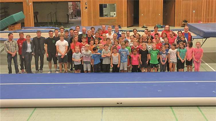 Auf der neuen Airtrackbahn kommen sowohl die kleinen als auch die großen Springer voll auf ihre Kosten.privat