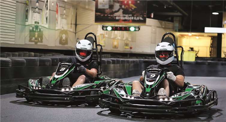 Auf der „ring kartbahn“ wirdechtes Rennsport-Feeling geboten.