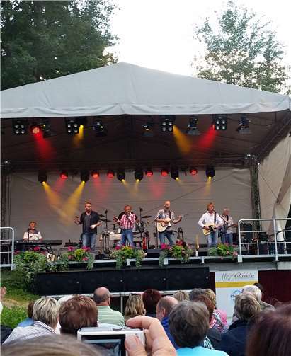 Auf der traumhaften Freilichtbühne „Maria Ruh“ wird mit röhrig-forum Unterstützung die „Karibik-Nacht“ präsentiert. Hier ein Foto von der musikalischen Darbietungen im vergangenen Jahr.privat