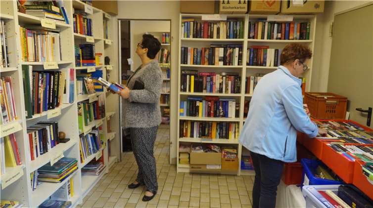 Auf die Bücherstube des Tierheimsfreuen sich besonders viele Flohmarkt-Fans.