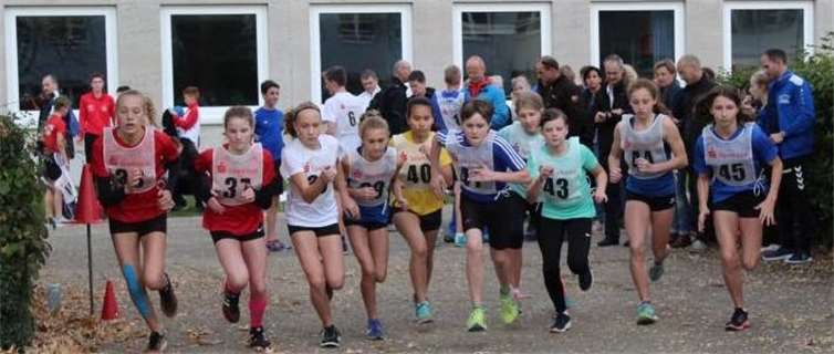 Auf die Plätze, fertig, los: der Start bei den Mädchen.privat