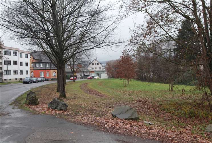 Auf diesem Gelände an der Aubachstraße in Neuwied-Niederbieber wird das stationäre Hospiz entstehen. Foto: Marienhaus