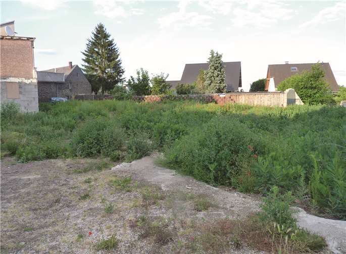 Auf diesem Gelände der inzwischen abgerissenen Gaststätte „Zur Traube“ in der Fallerstraße plant die Gemeinde Thür ein 8-Familienhaus mit integrierter Physiotherapie-Praxis. Foto: FRE