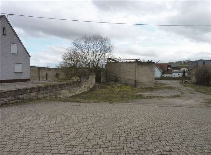 Auf diesem Grundstück des ehemaligen Betonwerkes an der Beller Hauptstraße wird eine Wohnbaufläche entwickelt. Foto: FRE