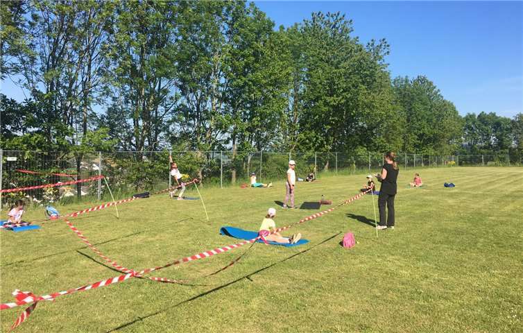 Auf diesen Tag haben die NDKV-Tanzkometen mit ihren Trainerinnen Justine Friedsam und Brigitte Keiper lange warten müssen, herrschte doch in den letzten Monaten Trainingsverbot aufgrund der Corona-Beschränkungen.Foto:privat
