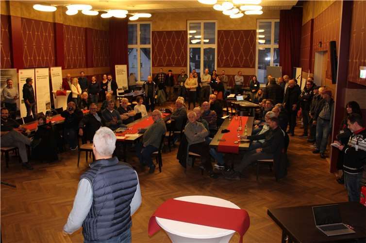 Der Wiederaufbau der Ahrtalbahn liegt im Zeitplan Auf ein großes Interesse stieß die Veranstaltung von DB und LBM in Dernau.