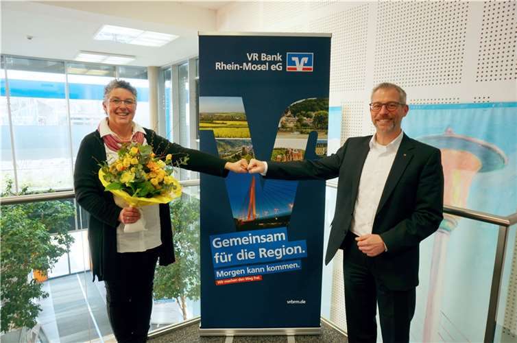 Auf eine 40-jährige Betriebszugehörigkeit blickt Heike Hähn zurück. Foto: VR Bank