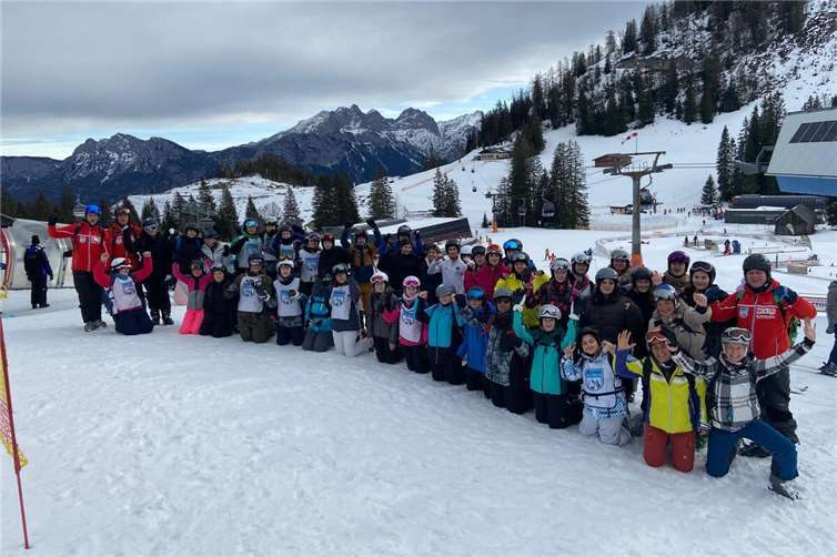 Viel Spaß im Schnee und große Fortschritte auf der Piste Auf eine gelungene Skiwoche können Schülerinnen und Schüler der Albert-Schweitzer-Realschule plus zurückblicken.. Foto: Daniel Altenhofen