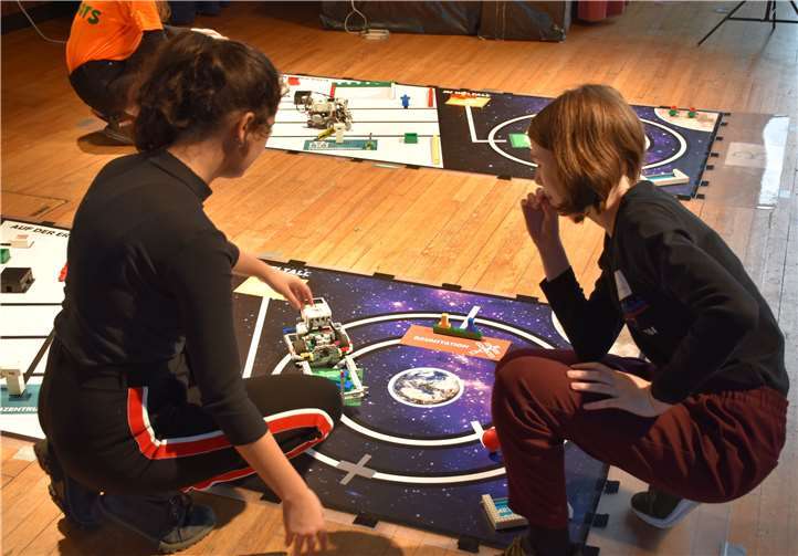 Auf einem Parcours galt es Aufgaben rund um das Thema „galaktisch gut“ zu lösen.