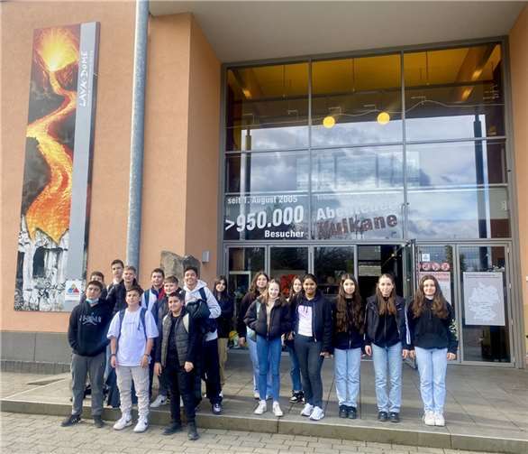 Auf einer Ausstellungsfläche von 700m² konnten die Schülerinnen und Schüler alles zu den Themenbereichen „Im Land der Vulkane“, „Vulkanwerkstatt“ und „Zeit der Vulkane“ erfahren und teilweise interaktiv ausprobieren. Foto: privat