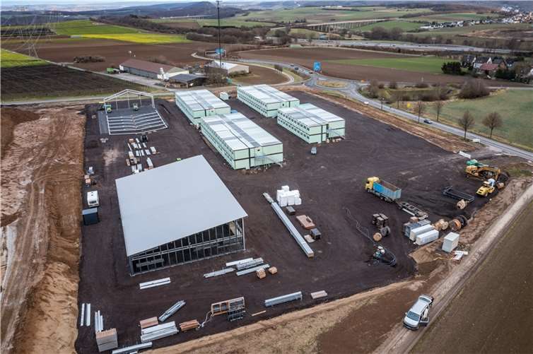 Auf einer Fläche von rund 20.000 Quadratmetern wird derzeit in der Grafschaft der Ersatzschulstandort für das Are-Gymnasium errichtet.Foto: Bernhard Risse/Kreisverwaltung Ahrweiler.