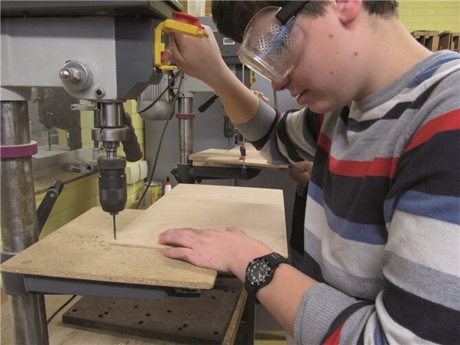 Auf exaktes Arbeiten kommt es beim Instrumentenbau an. Günter Brüning