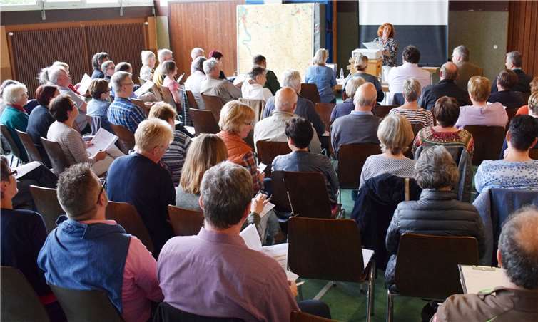 Auf große Resonanz stieß die Infoveranstaltung über die Verteilung von Pfarrstellen im Dekanat Nassauer Land ab dem Jahr 2020. Evangelische Öffentlichkeitsarbeit Rhein-Lahn