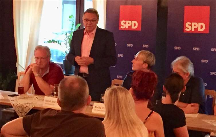 Auf großes Interesse stieß die Informationsveranstaltung in Miesenheim, bei Staatssekretär Hans Beckmann das Konzept der Ganztagsschulen im Land vorstellte. privat