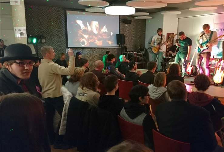 Auf großes Publikumsinteresse stieß die erste Offene Bühne im Jugendzentrum Big House. privat