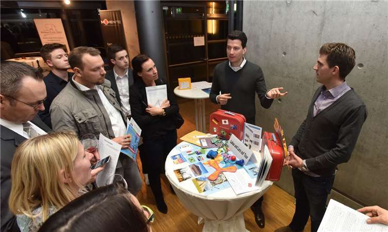 Auf ihre Geschäftsideen hinweisen können besonders Jungunternehmer, wie hier bei einer der zurückliegenden Ideenbörsen des Kreises Ahrweiler.Kreisverwaltung Ahrweiler