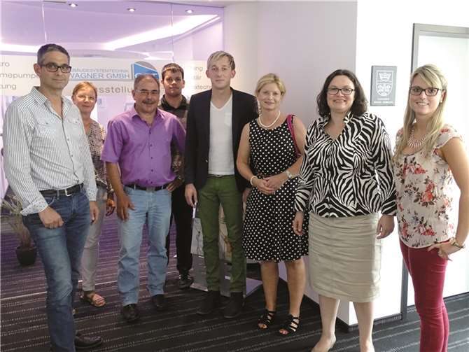 Auf ihrer Sommertour macht sich die SPD-Bundestagsabgeordnete Andrea Nahles bei dem Unternehmen Gebäudesystemtechnik Wagner ein Bild vor Ort.  privat