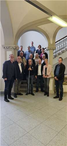 Auf ihrer jüngsten Sitzung wählten die Mitglieder des Beirates für die Teilhabe von Menschen mit Behinderung im Landkreis Neuwied erneut Hans-Peter Groschupf (2. von links) zu ihrem Vorsitzenden. Sein Stellvertreter ist Mario Heim (ganz rechts). Alle Mitglieder wurden durch den 1. Kreisbeigeordneten Philipp Rasbach (1. von links) verpflichtet.  Foto: Lisa Schmidt / Kreisverwaltung Neuwied