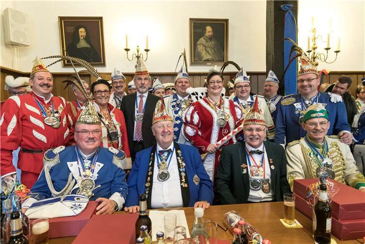 Auf satte 125 Jahre kamen die fünf Linzer Jubiläums-Prinzen beim Rathausempfang. DL
