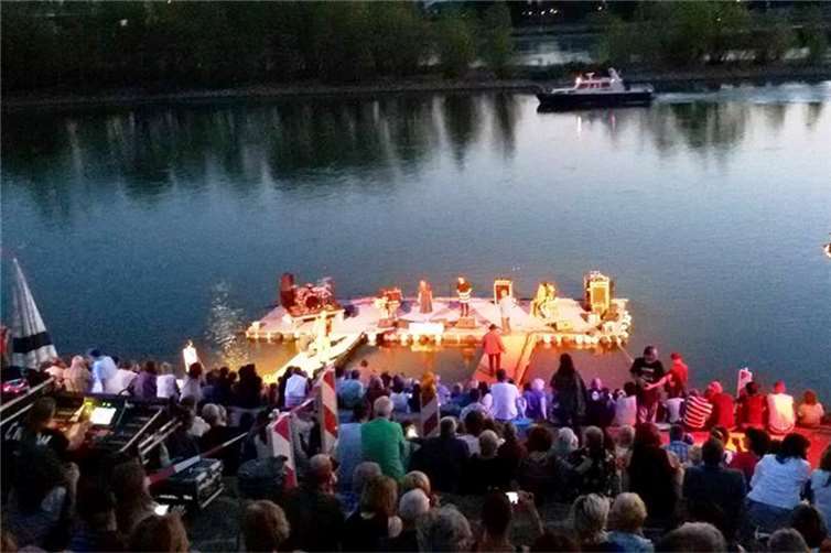 NRheinRocks#3 - Wiedergeburt auf dem Wasser Auf tolle Bands in Superkulisse können sich die Besucher freuen. Foto: Archiv/Herzog