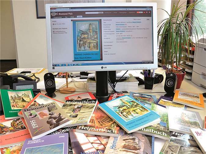 Auf www.dilibri.de kann die Online-Ausgabe des Heimatbuches unter dem Suchbegriff Mayen-Koblenz aufgerufen werden.privat